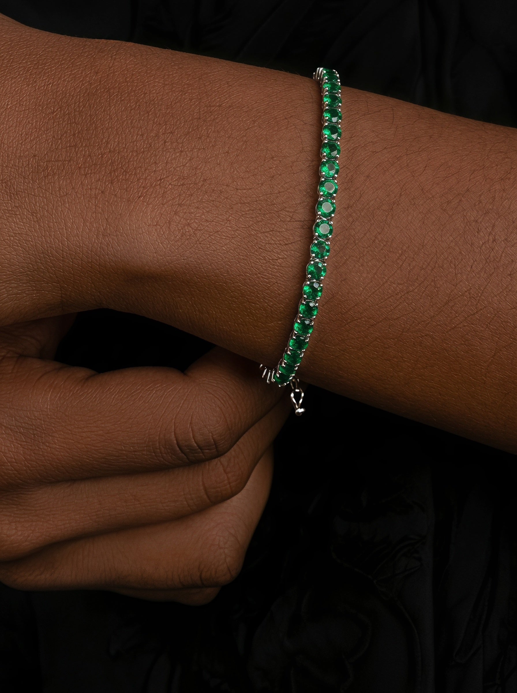 Moissanite Emerald Green Tennis Bracelet for Women, Classic 4-Prong Full-Pavé Bracelet Secondary image
